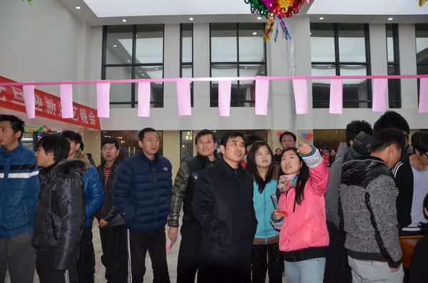 体育学院2014年“温情元旦 暖溢八里湖”元旦游艺晚会圆满举行